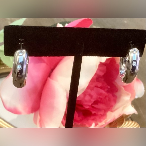 🌸18KT Gold over stainless Steel CZ “C” hoops - Picture 6 of 8